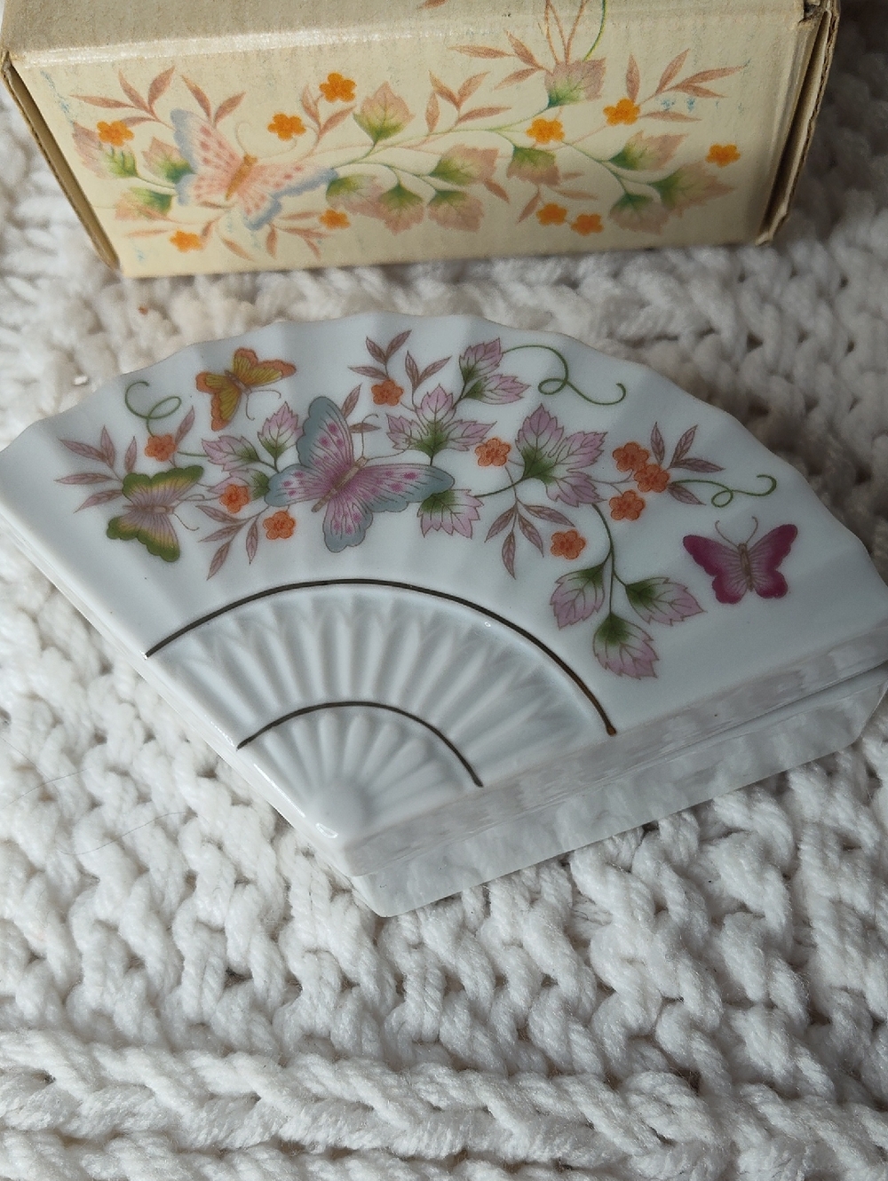 Vintage Avon Porcelain Fan Trinket Box Butterfly Floral 4-3/5x3" Made In Japan